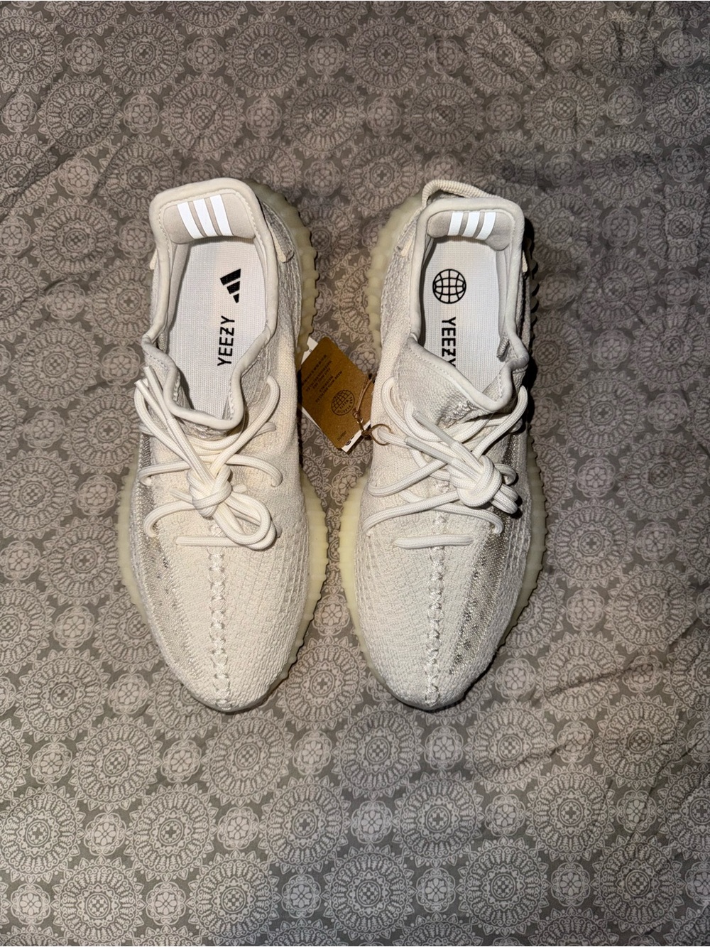 Yeezy Boost 350 V2 Off-White / Cream Sneakers - Picture 2 of 10